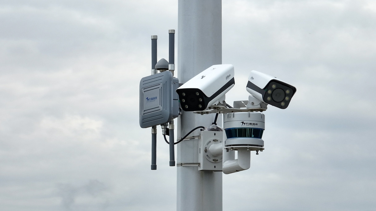 路側(cè)攝像頭.jpg